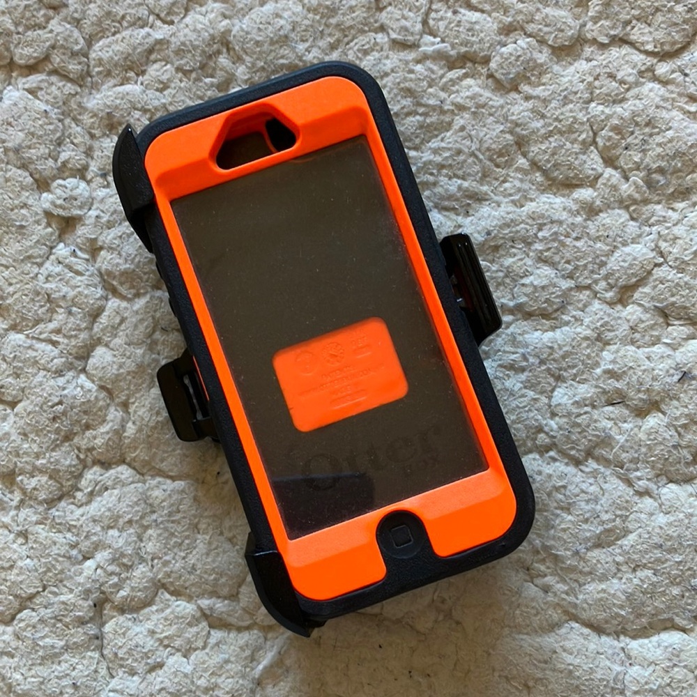 Otter box 2 piece iPhone5/SE case with clip
